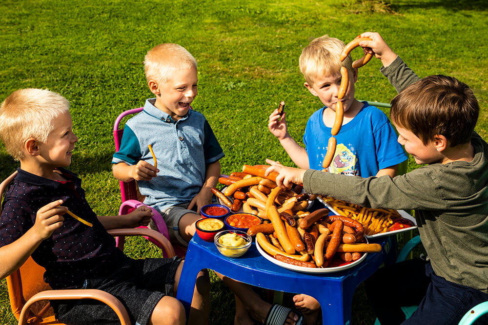 foot-long-sausages-giant-hot-dogs-wholesale