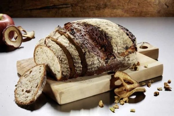 Aktivbrot - Organic German wheat & rye bread with apple pieces