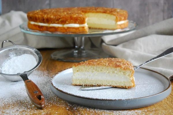 ⁣Bienenstich - Almond Cream Cake